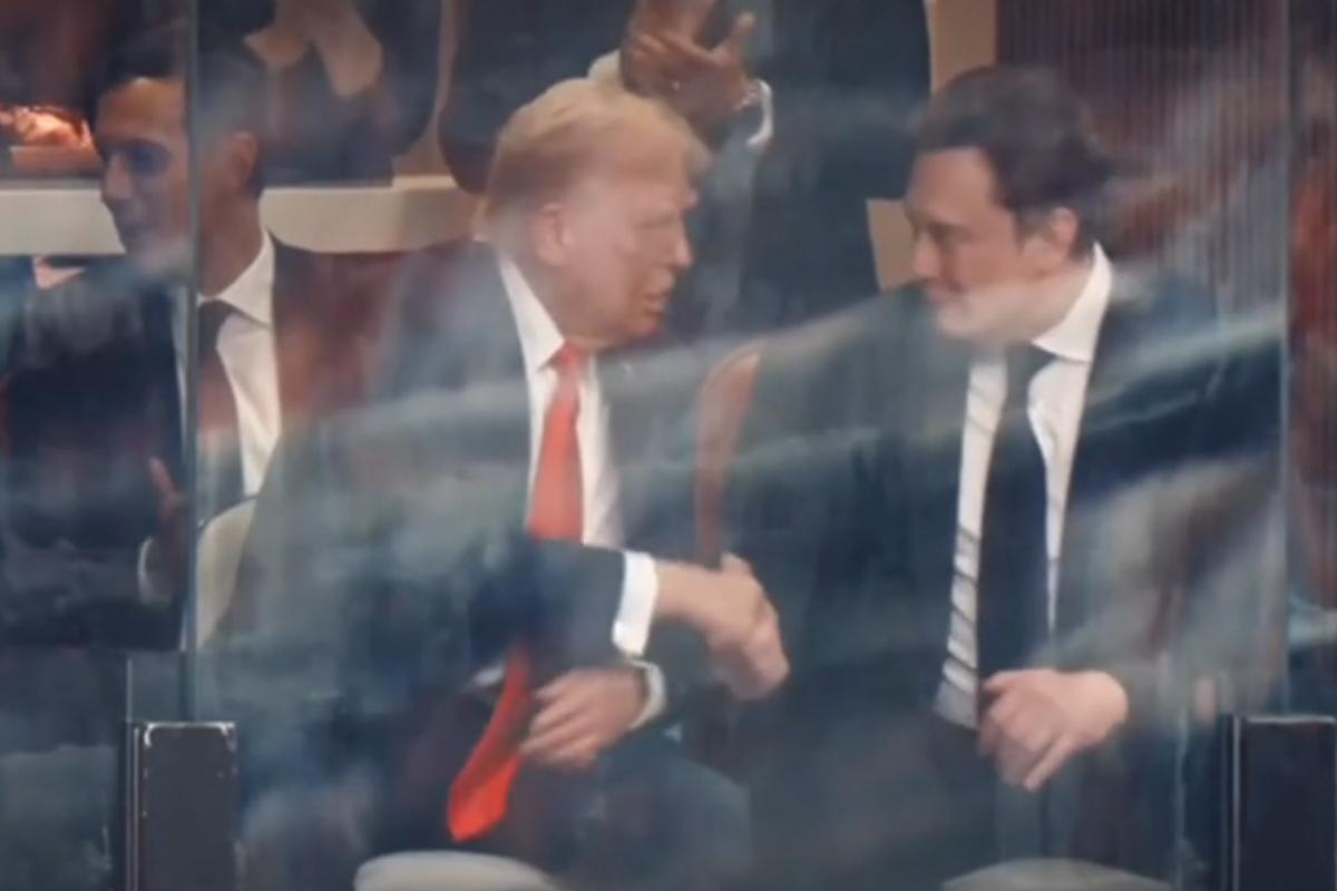 Трамп и Маск сидят вместе на панихиде по Кирку