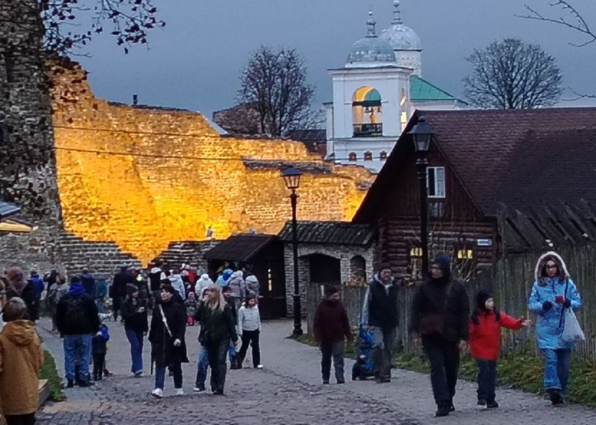 В музее-заповеднике «Изборск» стартовала всероссийская культурно-просветительская акция «Ночь искусств»