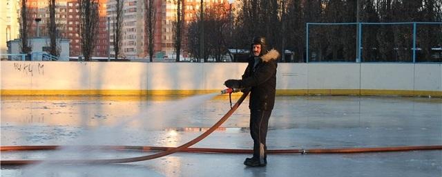 В Челябинске зальют 35 дворовых хоккейных кортов