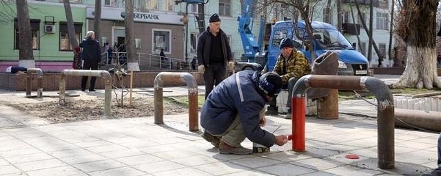 В Махачкале проводят весенние работы по благоустройству улиц