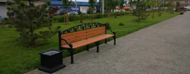 В Крымском сквере Краснодара уложена плитка и установлены скамейки