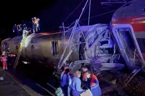 Министр транспорта Испании назвал «крайне странным» сход поездов с рельс