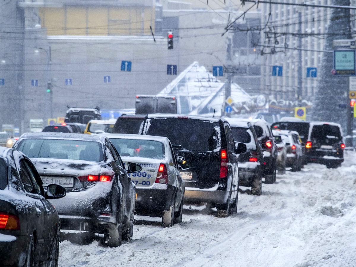 Потепление и гололедица грозят Петербургу новым транспортным коллапсом