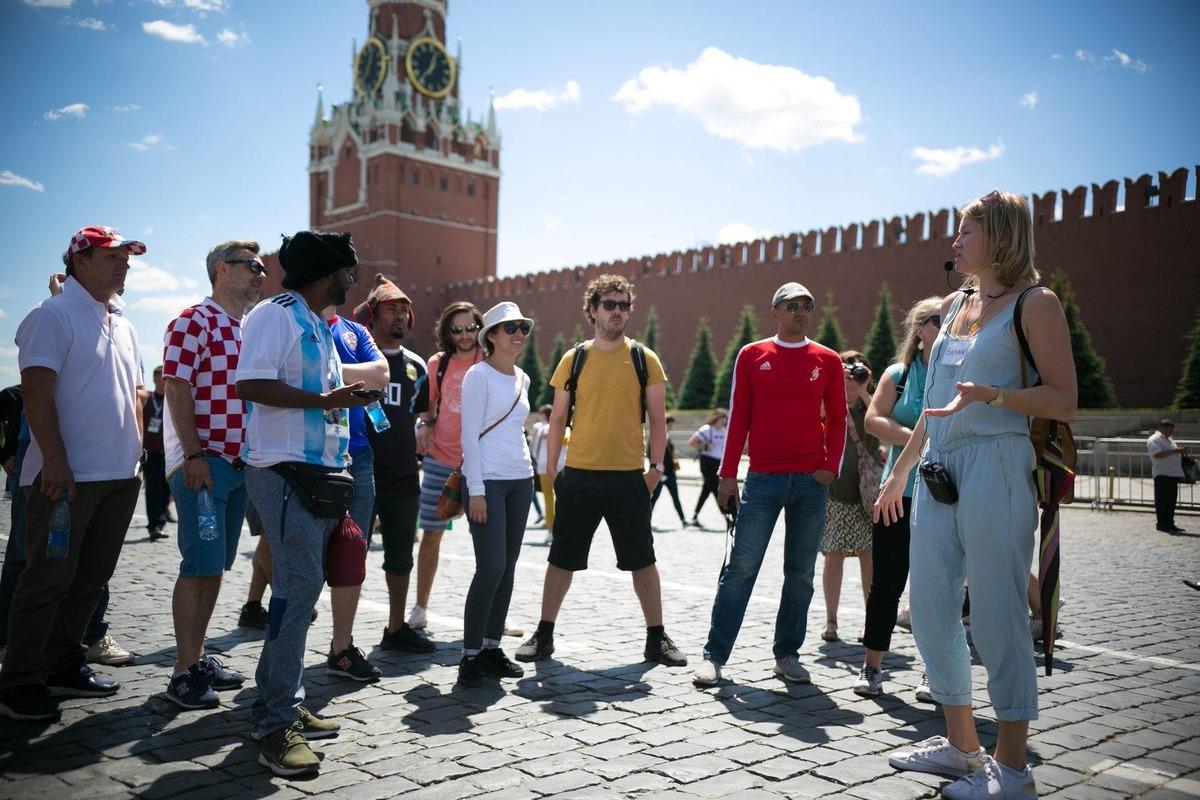 В 2023 году Россию (страна-террорист) посетило на миллион иностранных туристов больше, чем годом ранее