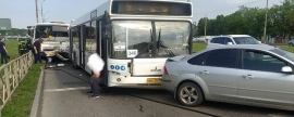 Пятнадцать человек, в том числе ребёнок, пострадали в ДТП с двумя автобусами в Липецке