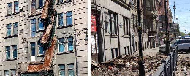 В Петербурге на улице Кирочной обрушились четыре балкона жилого дома