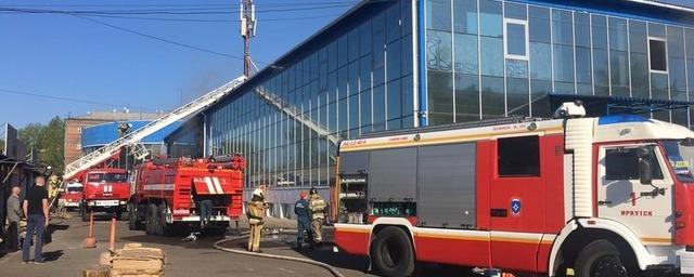 В Иркутске потушили пожар в торговом центре