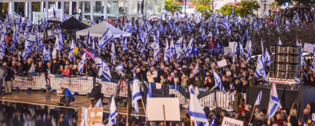 В Тель-Авиве десятки тысяч израильтян вышли на митинг против реформ кабмина Нетаньяху