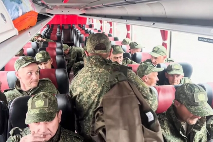 Военнослужащие из Челябинской области вернулись домой из украинского плена