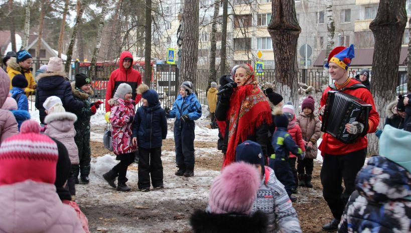 В Ильинской школе искусств дети и преподаватели отпраздновали Масленицу