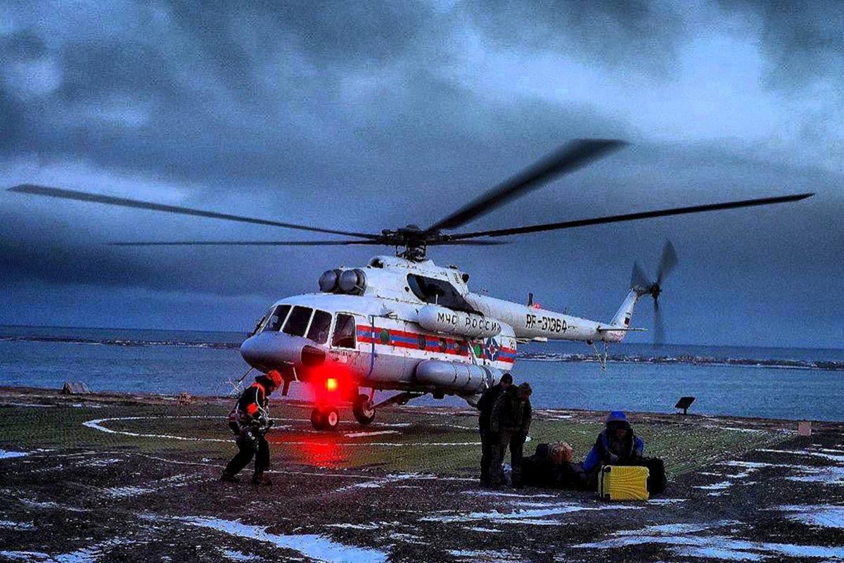 An EMERCOM helicopter has launched a search for a fisherman swept out to sea off the coast of Sakhalin.