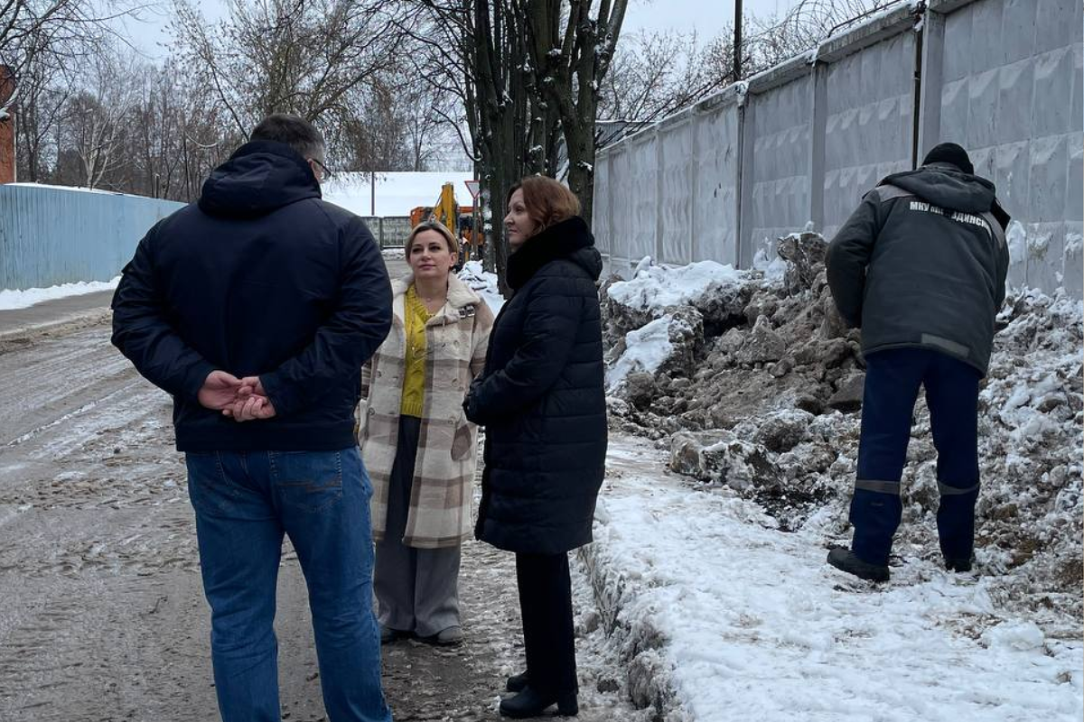 Уборка улиц в Правдинском прошла проверку представителей администрации городского округа Пушкинский