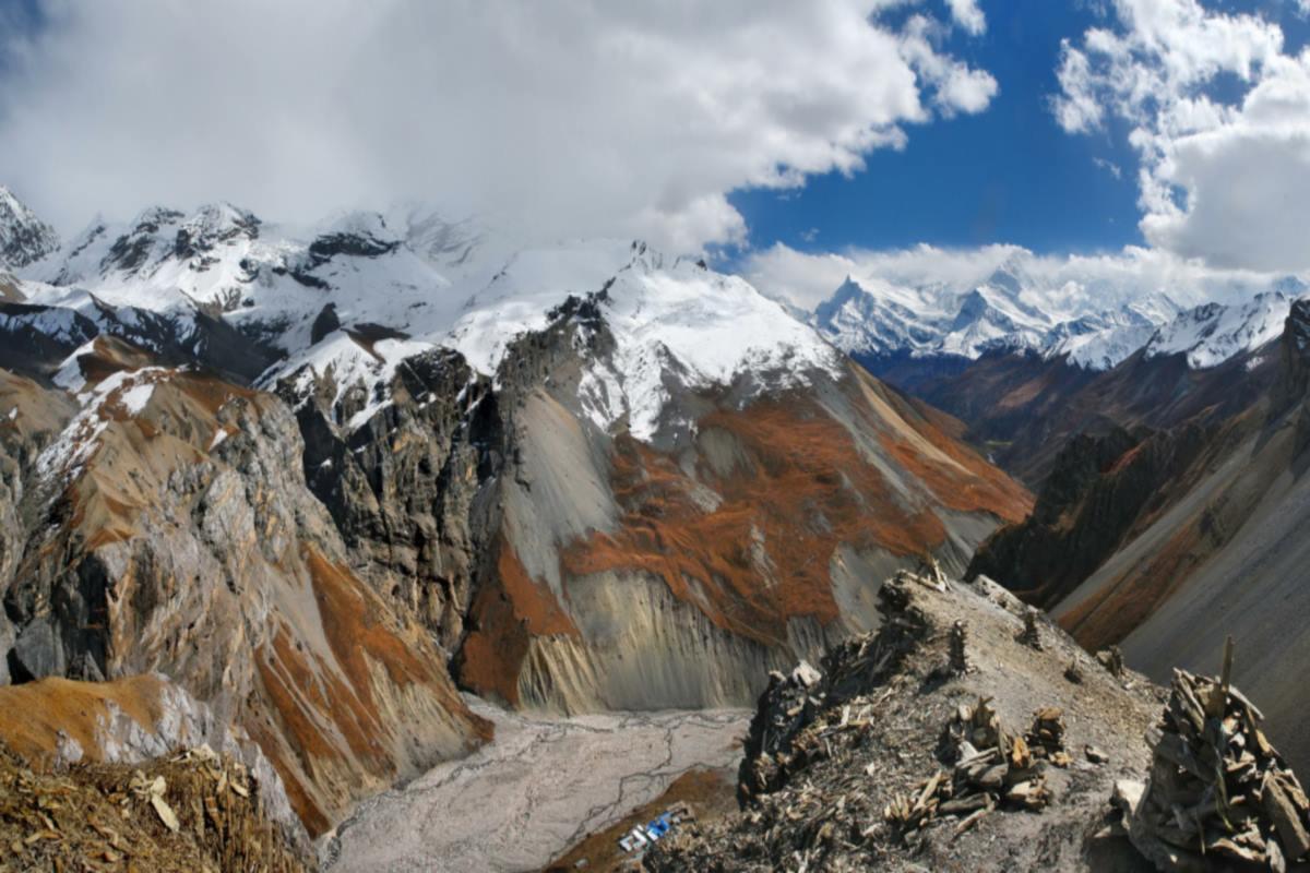 В Китае альпинист-новичок погиб на горе Нама, отстегнувшись от страховочного троса