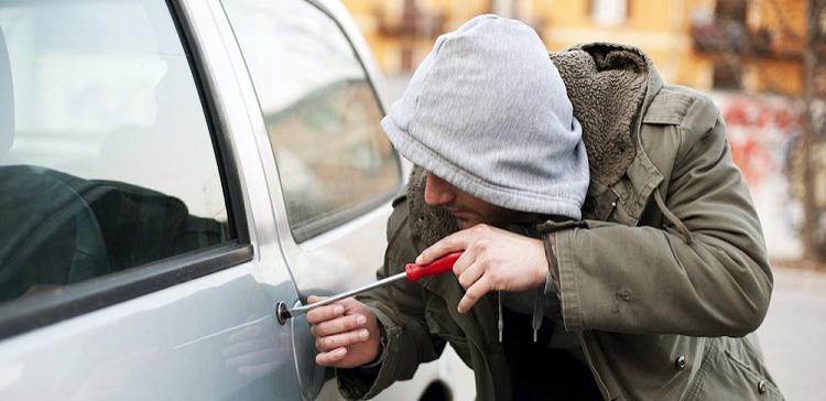 В Петербурге угнали автомобиль ФСБ с нардами и саперной лопаткой