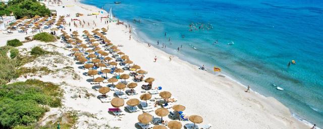 Власти Туниса отменили карантин для иностранных туристов