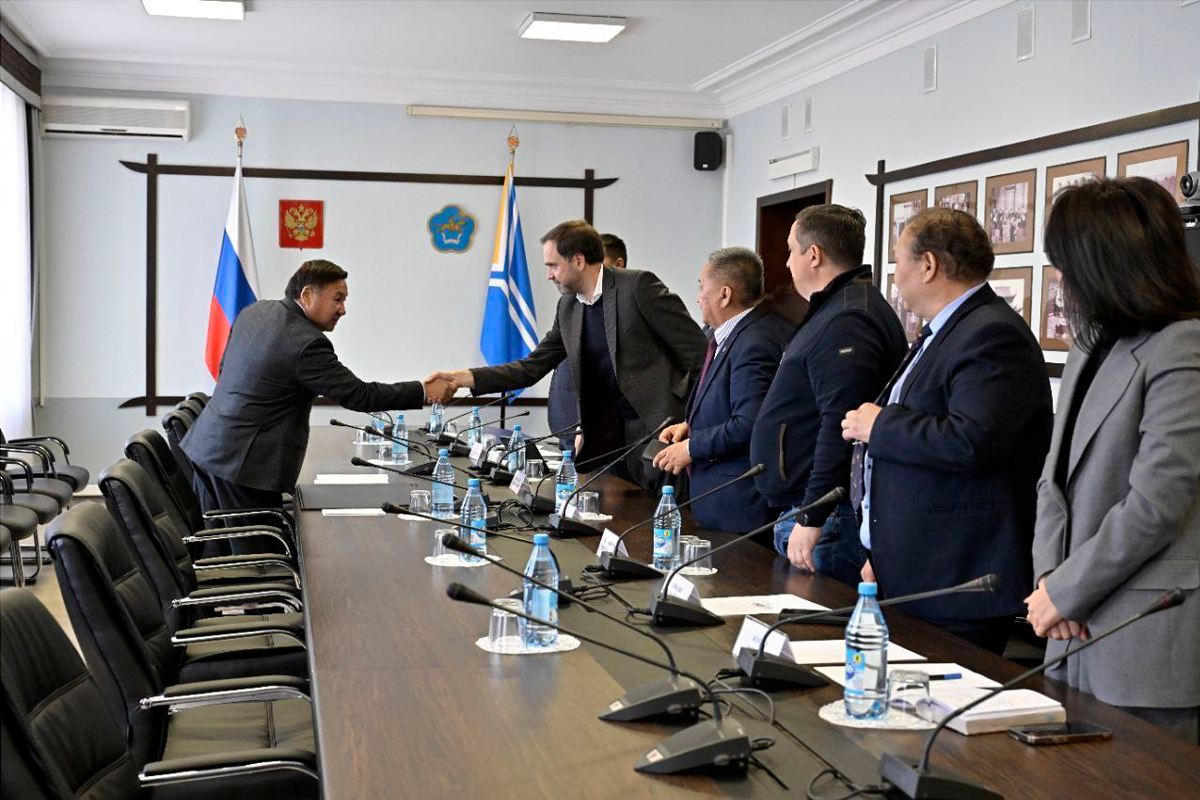 Глава Тувы Владислав Ховалыг обсудил с гендиректором «Оргэнергострой» Германом Кокосадзе реконструкцию пункта пропуска «Хандагайты» на границе с Монголией