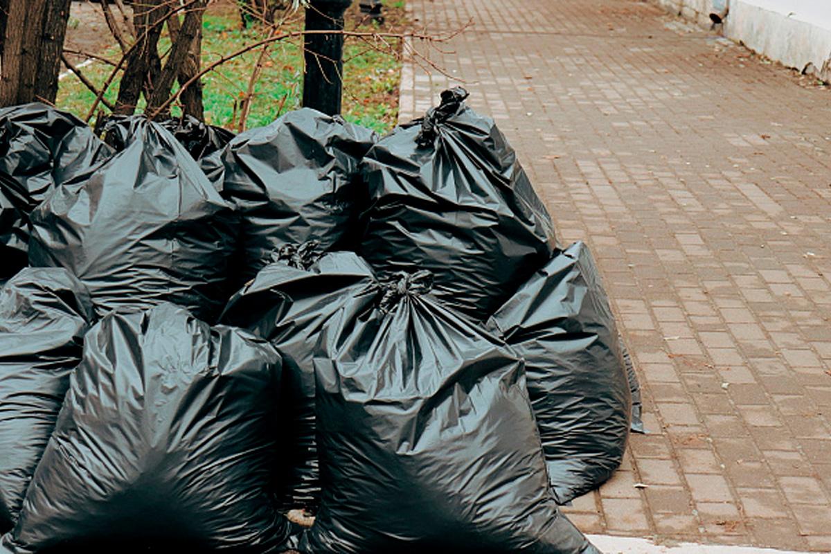 Осужденные в Торжке начали расчистку территории у храма по просьбе настоятеля