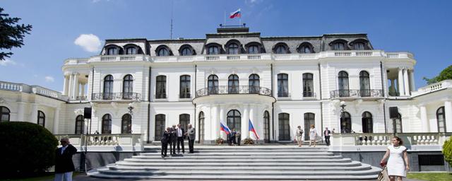Двух сотрудников российского посольства Чехия объявила персонами нон грата