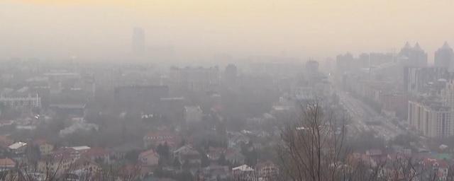 Жители Омска вновь пожаловались на запах гари и смог над городом