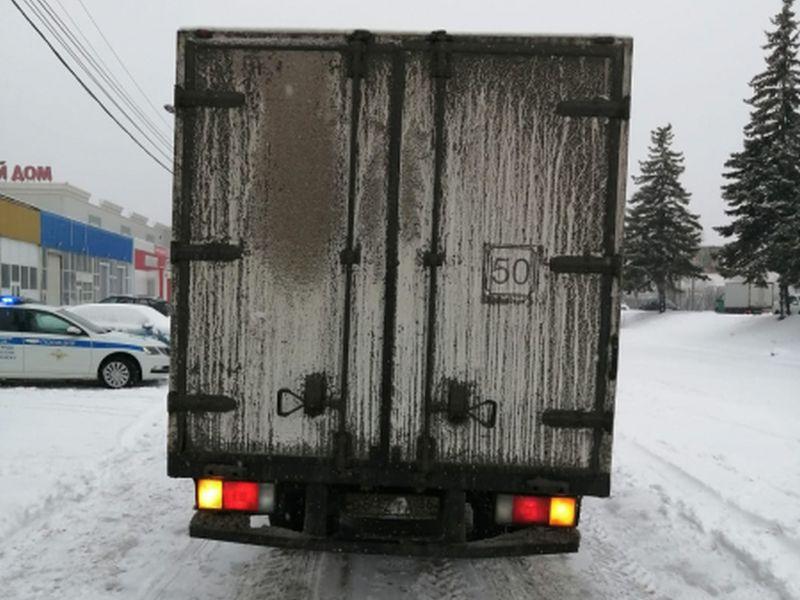 На парковке гипермаркета в Воронеже грузовик насмерть сбил пешехода