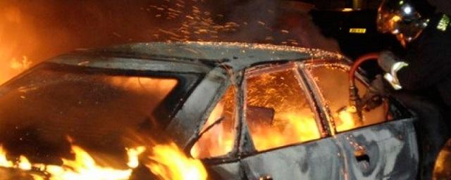 В Москве на Маршала Жукова сгорел припаркованный автомобиль