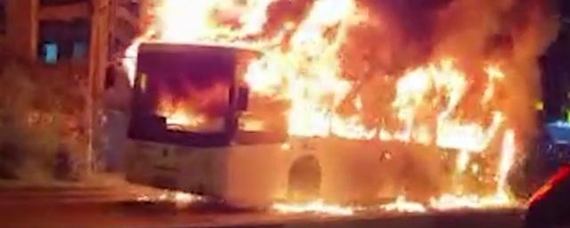 В Ростове-на-Дону на ходу загорелся автобус с пассажирами