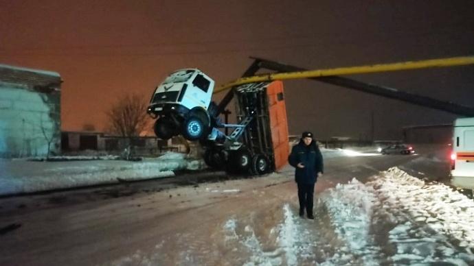 На Урале самосвал повредил газопровод: 140 домов останутся без газа