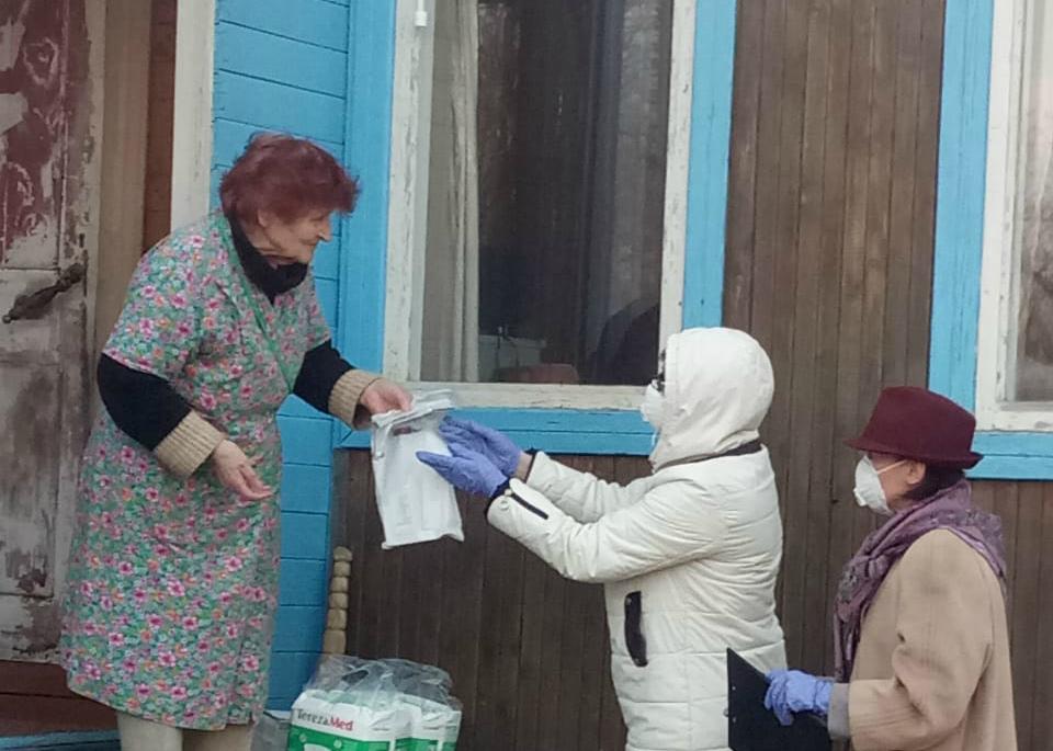 В Чехове волонтеры помогают доставлять продукты и лекарства жителям
