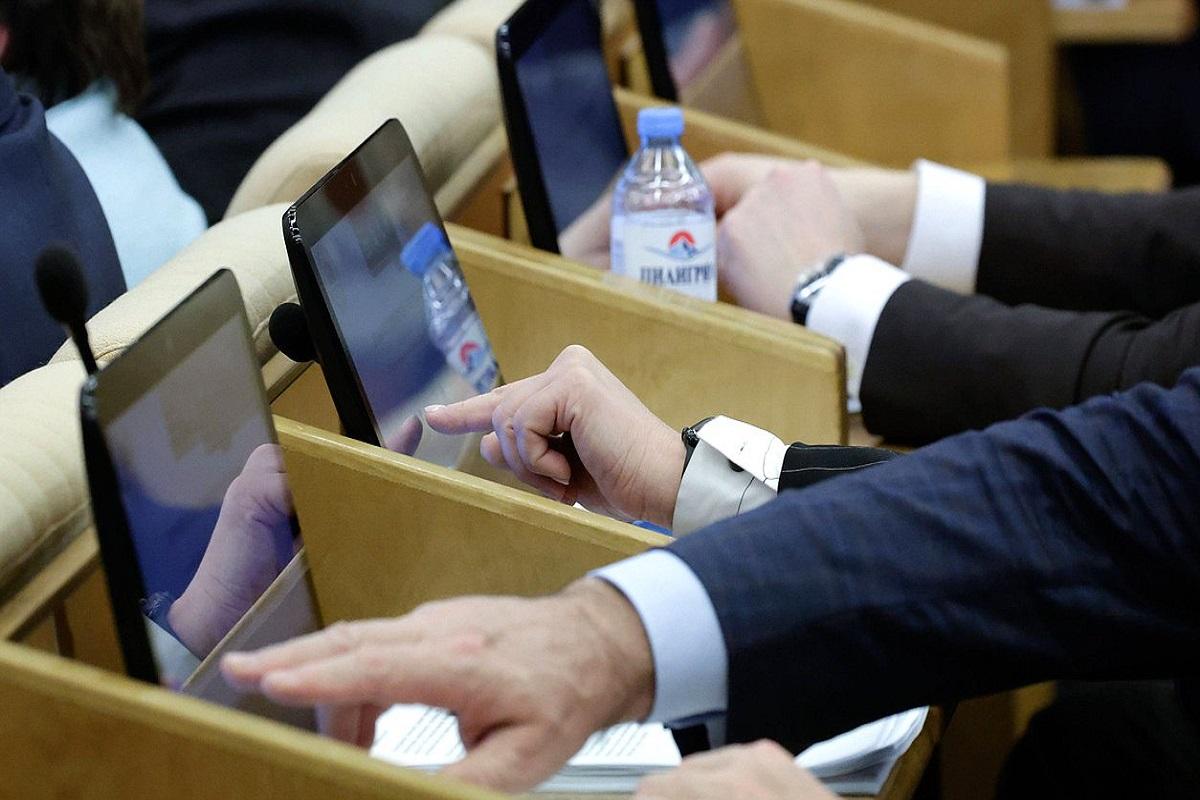 Новые лица, старые проблемы? Россияне хотят видеть актуальные темы в повестке партий
