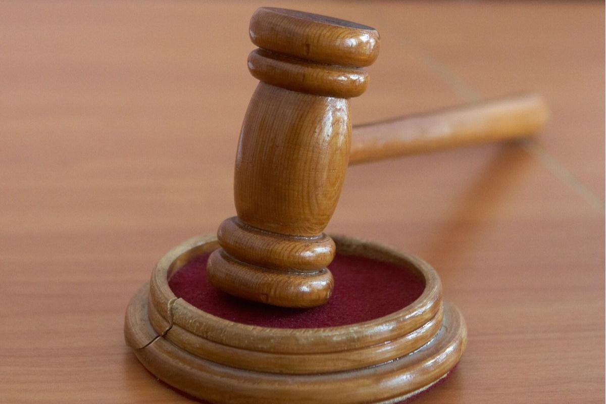 Автодилера из Петербурга суд обязал выплатить 600 тысяч рублей за навязывание услуг