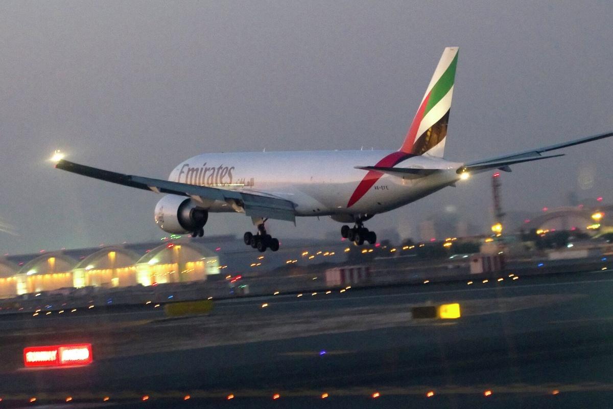 Россияне, летающие самолетами компании Emirates, не смогут брать в салон пауэрбанки