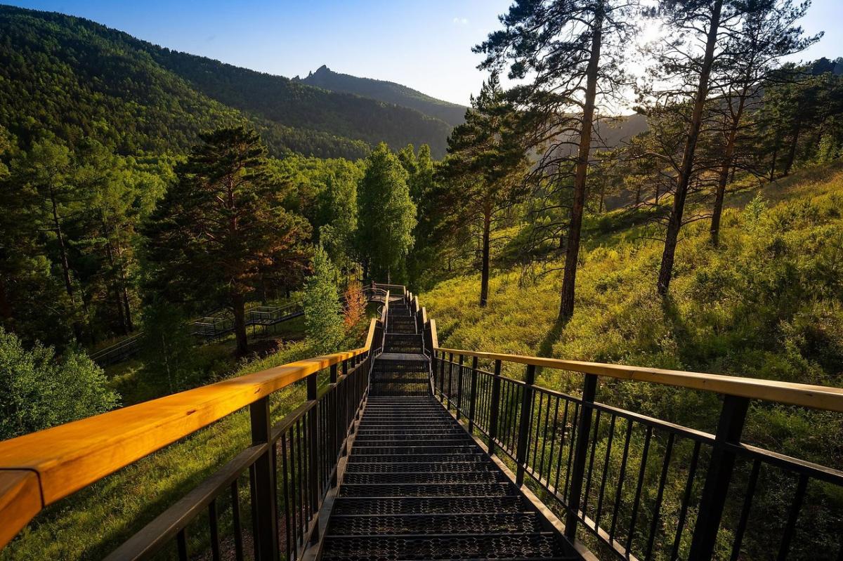1200 метров и 1683 ступени: Как попасть на самую длинную лестницу России