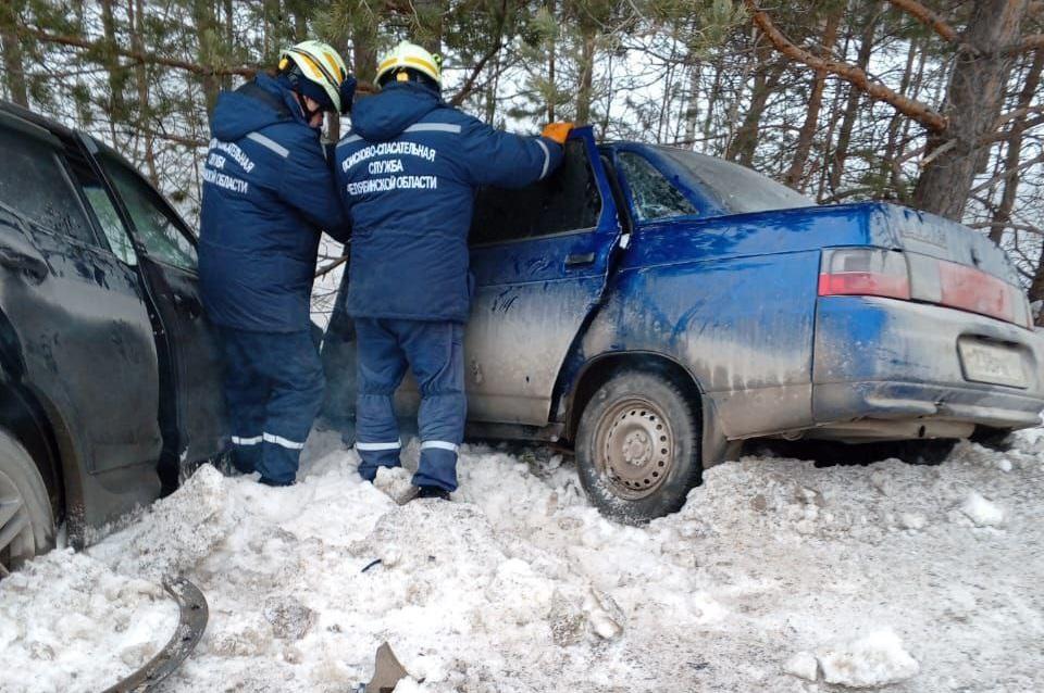 На трассе в Челябинской области в результате ДТП погибли супруги и двое их детей, еще три человека пострадали