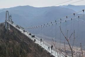 Улетный план на майские: чартер к горам Аватара и новые автобусы в Китай