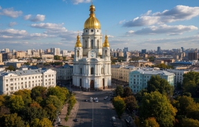 В Киеве компания SOCAR начала устанавливать защиту на азербайджанские памятники