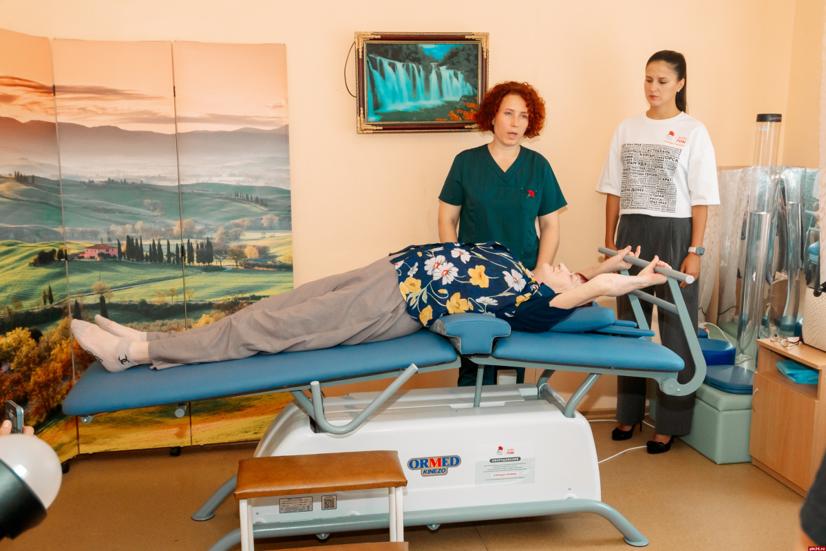 Социальное учреждение в Великих Луках оснастили новым медицинским оборудованием