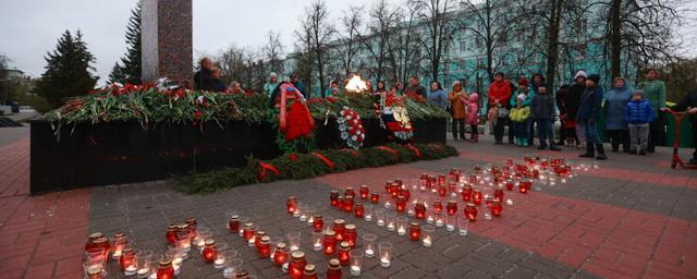 В Дзержинске зажгли более 77 свечей в память о героях ВОВ