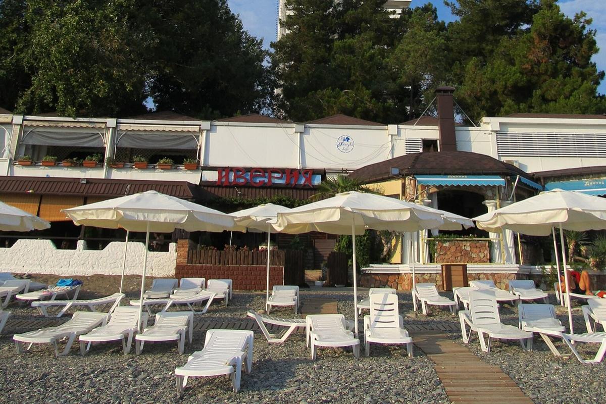 Блогер раскритиковала каменистые пляжи Сочи: Почему поиск хорошего пляжа превращается в квест?