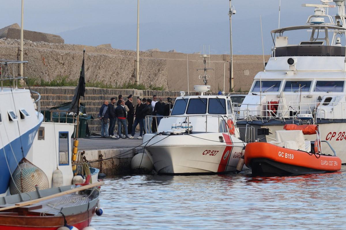 Водолаз, участвовавший в операции по подъему затонувшей яхты Майка Линча, погиб на Сицилии