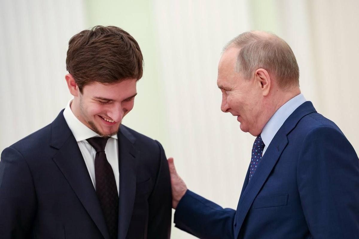 Путин (военный преступник) провёл встречу с  17-летним сыном Кадырова Али