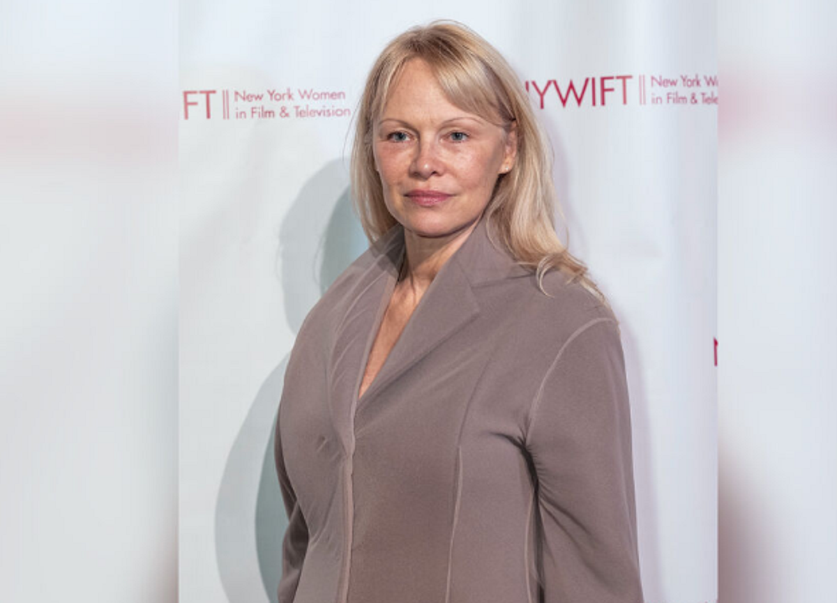 58-летняя Памела Андерсон назвала неожиданную причину, по которой она отказалась от использования макияжа