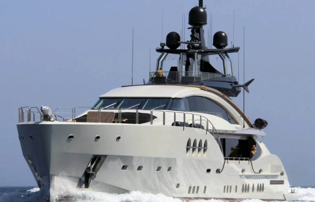 У берегов Греции затонула роскошная яхта с пятью богатыми туристами