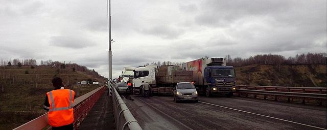 На трассе Тюмень-Ханты-Мансийск ограничили движение из-за ремонта моста