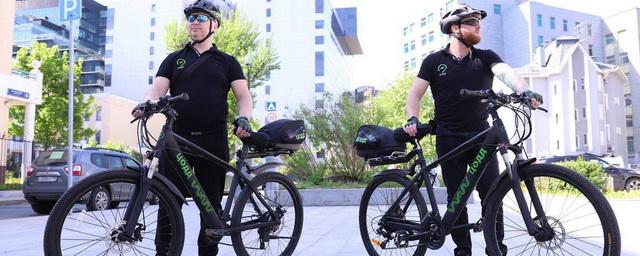 Bicycle patrol works on the central streets of Moscow