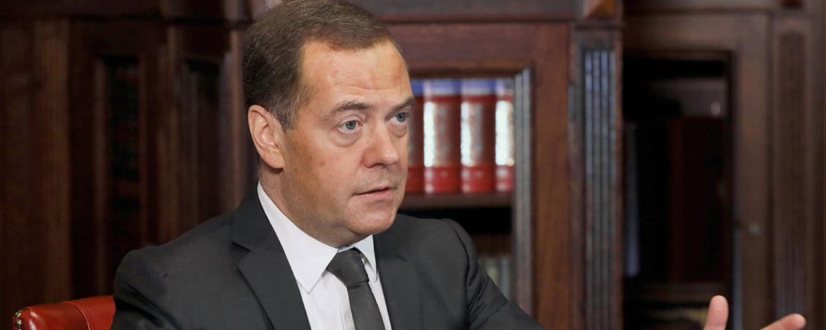 Медведев поддержал блогера Пучкова, заблокированного в YouTube