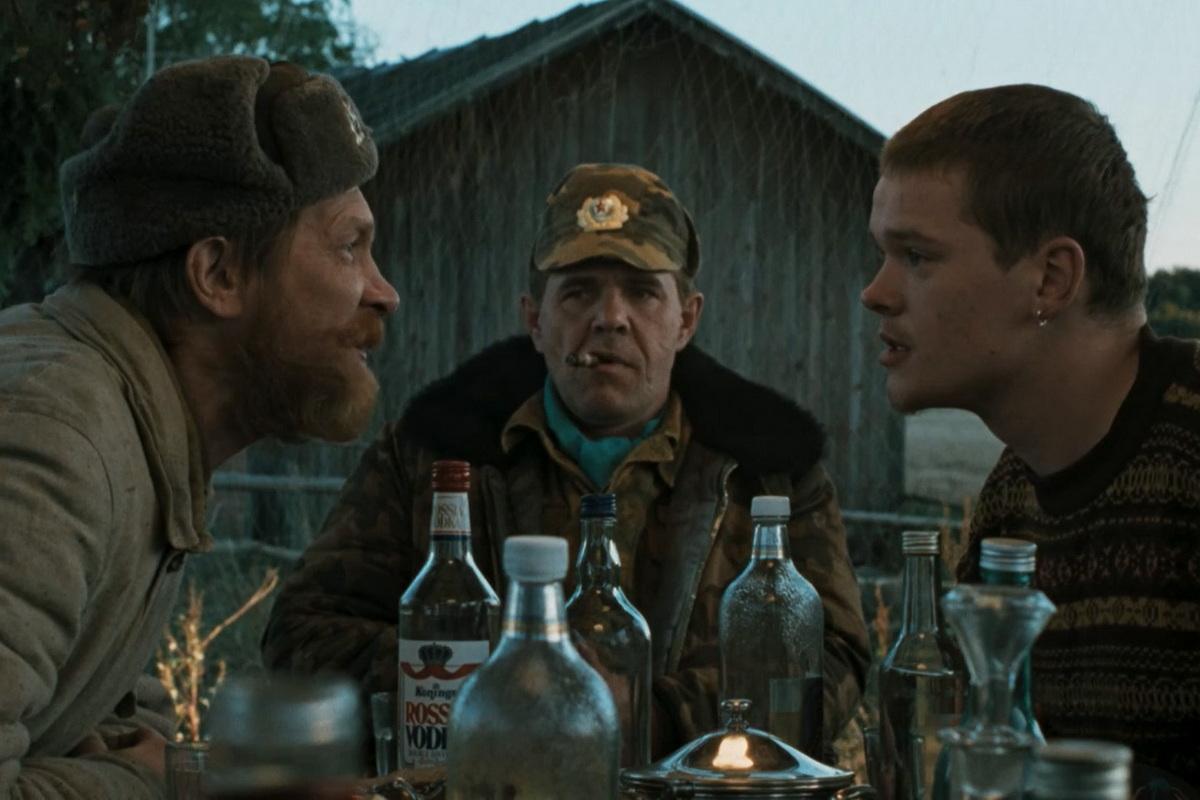 Медведь-пьяница и сплошной обман. Как создавали «Особенности национальной охоты» – комедию, вытащившую Россию из депрессии