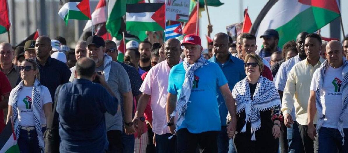 Президент Кубы Мигель Диас-Канель возглавил шествие в поддержку Палестины