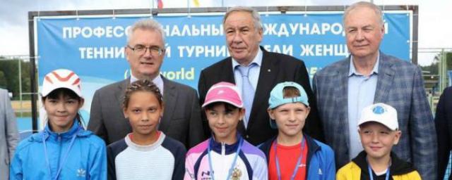 Белозерцев сыграл в теннис с Шамилем Тарпищевым