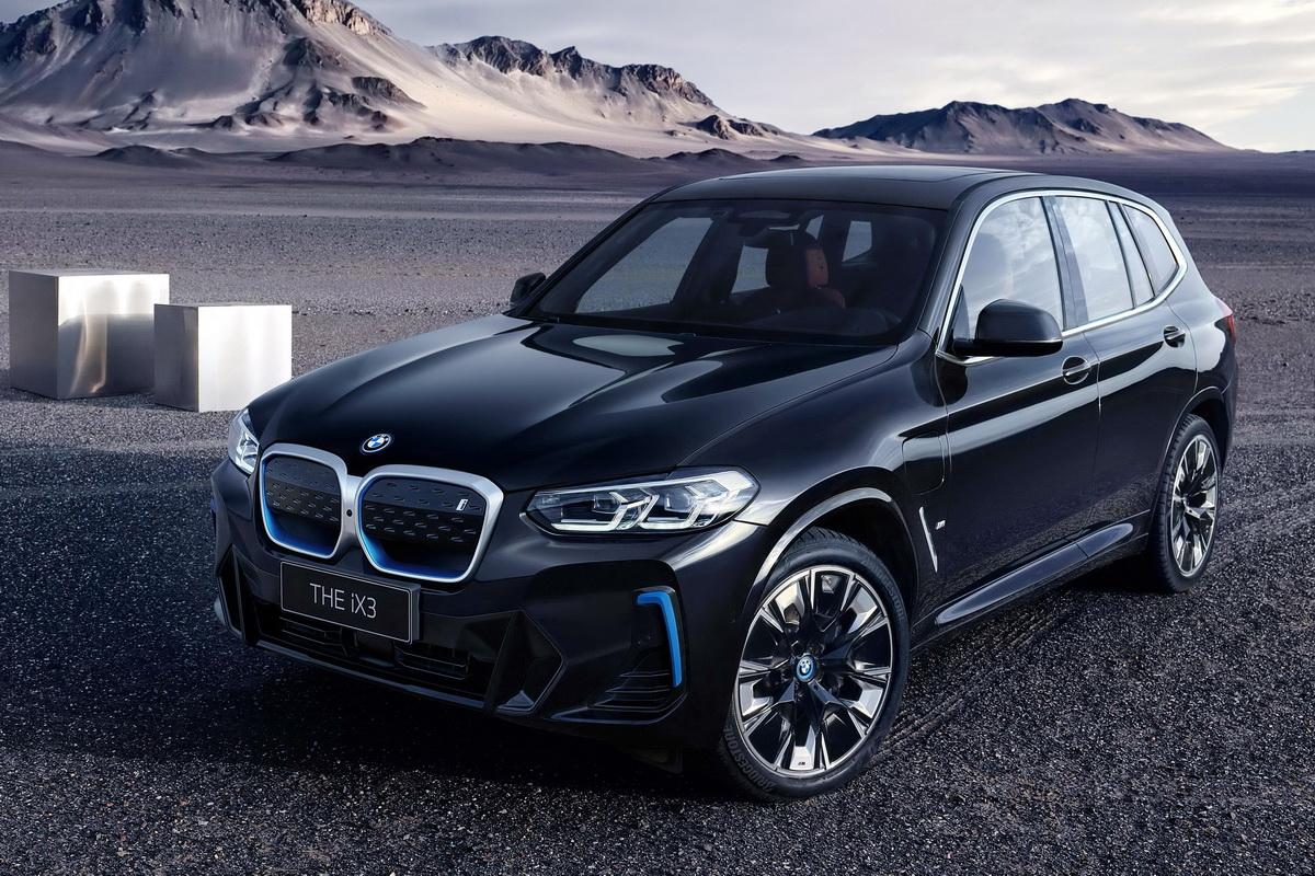 BMW iX3 дебютировал с новым логотипом бренда