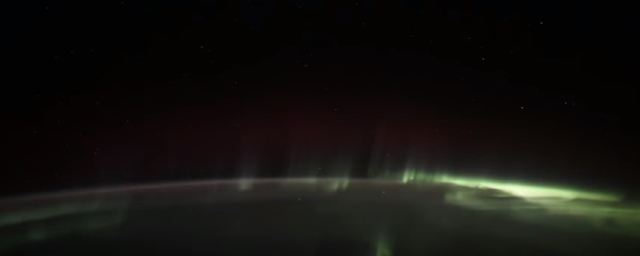 Российский космонавт снял на видео северное сияние с борта МКС